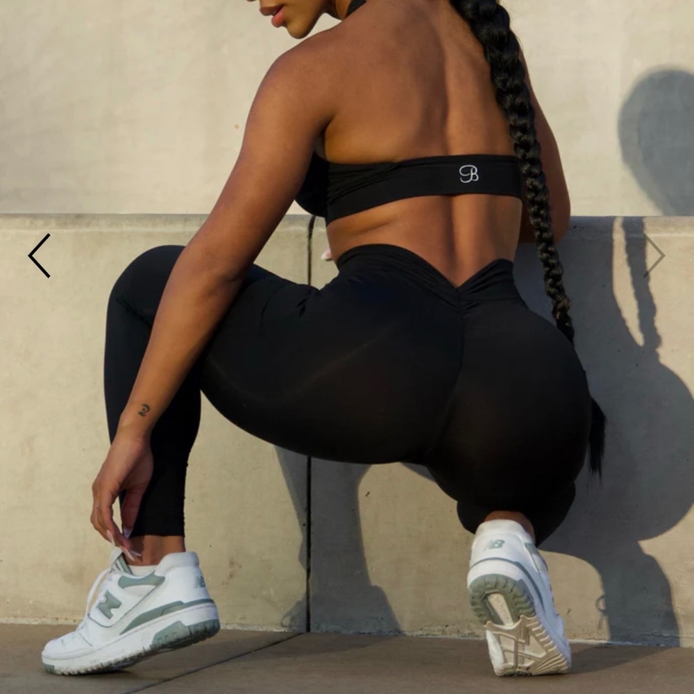 Bombshell V Back Leggings